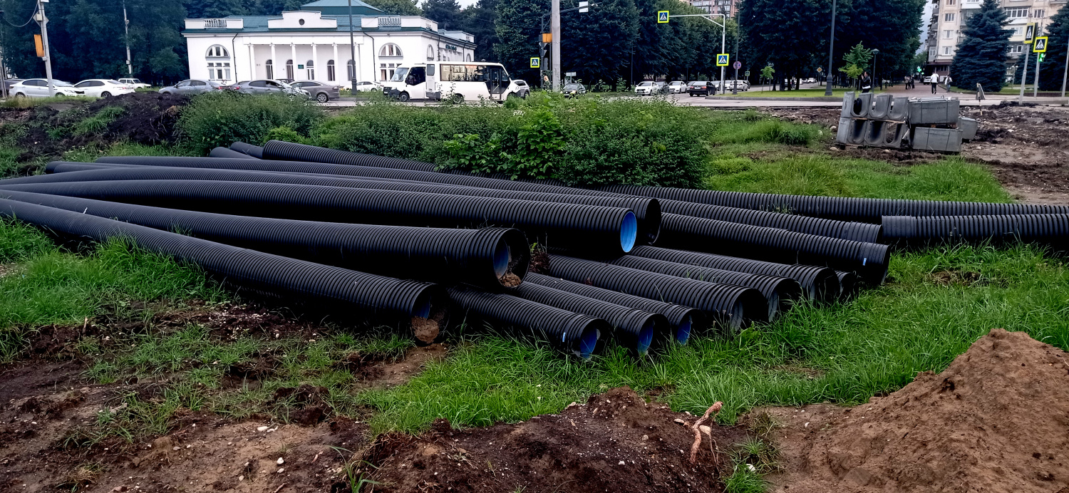  При реконструкции дорожной инфраструктуры улицы Осетинской города Нальчик используют трубы серии КОРСИС от Группы ПОЛИПЛАСТИК 
